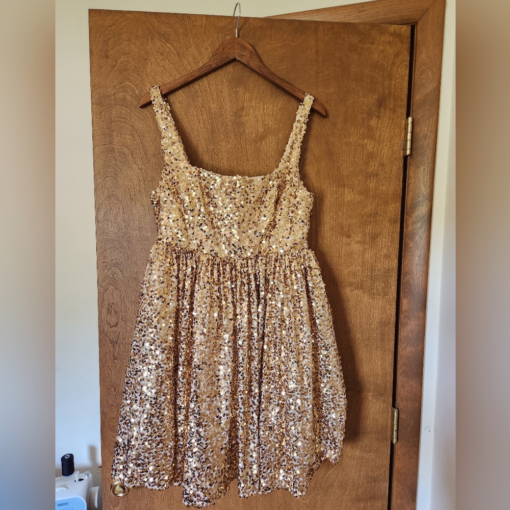 GOLD SEQUIN DRESS SIZE 8